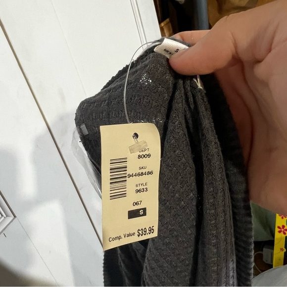 NWT Aeropostale Scoop Neck Sweater Gray Size Small - Picture 4 of 7